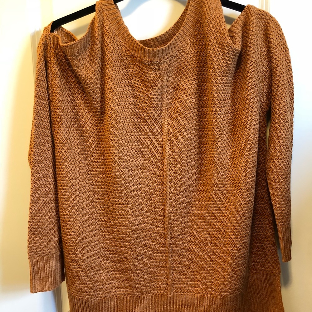 Shoulder cut out sweater
